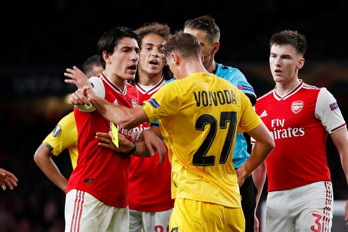 Sao 18 tuổi bùng nổ, Arsenal lên ngôi đỉnh bảng Europa League - Ảnh 1.