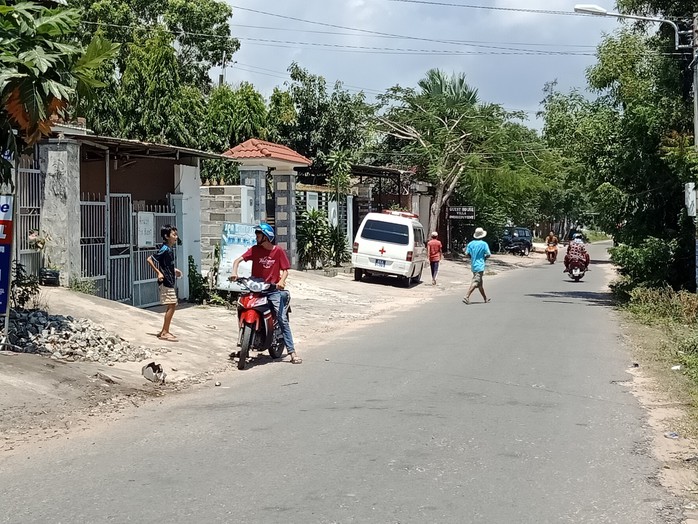 Bình Thuận: Phát hiện du khách Nga chết trong nhà trọ với vết đâm ở cổ  - Ảnh 2.