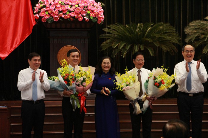 Ông Hà Phước Thắng và Đặng Minh Đạt được bầu làm ủy viên UBND TP HCM - Ảnh 1.