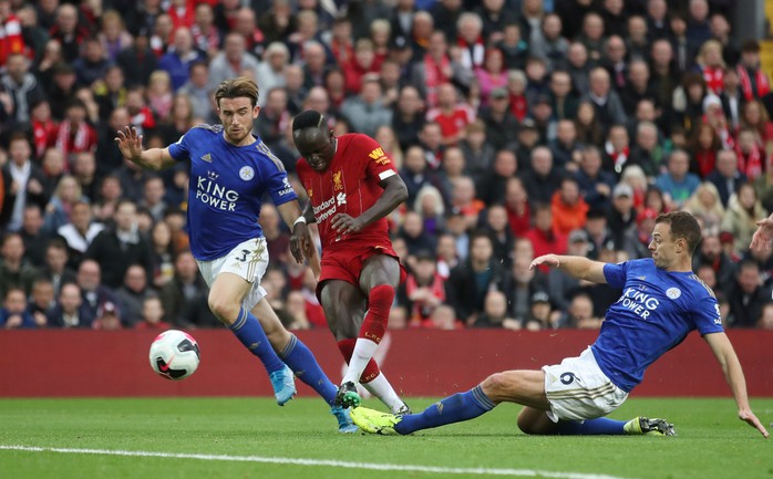 Penalty nghiệt ngã phút 94, Liverpool hút chết ở Anfield - Ảnh 4.