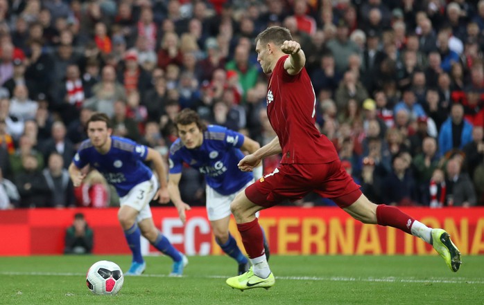 Penalty nghiệt ngã phút 94, Liverpool hút chết ở Anfield - Ảnh 8.
