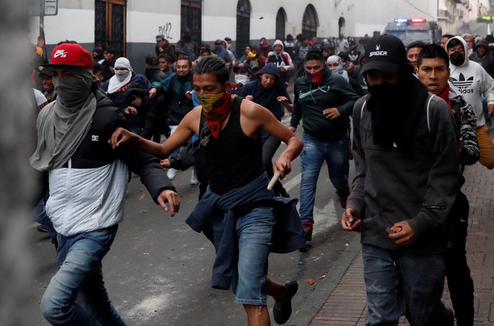 Ecuador: Biểu tình bạo lực, tổng thống rời khỏi thủ đô - Ảnh 2.