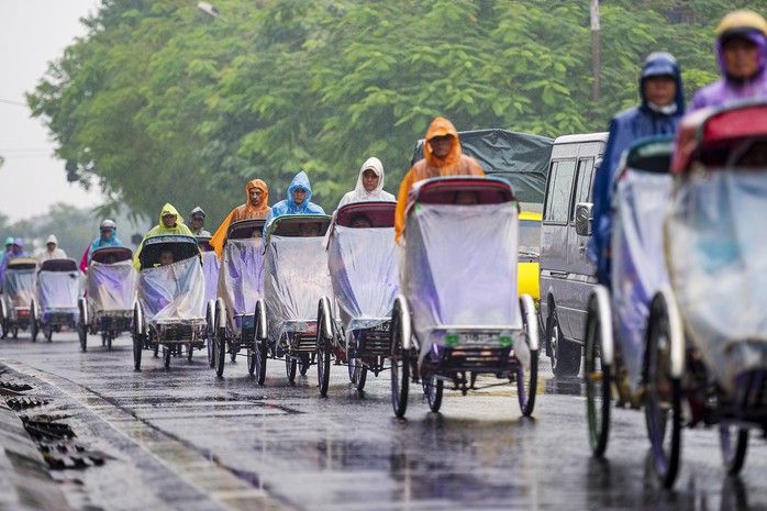 Khoảnh khắc mưa lãng mạn ở Huế  - Ảnh 24.