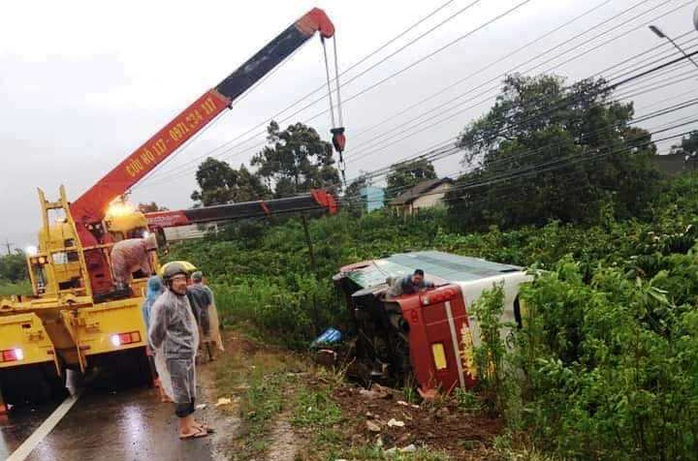 Liên tiếp xảy ra tai nạn giao thông trên đèo Phú Hiệp, Quốc lộ 20 - Ảnh 1.