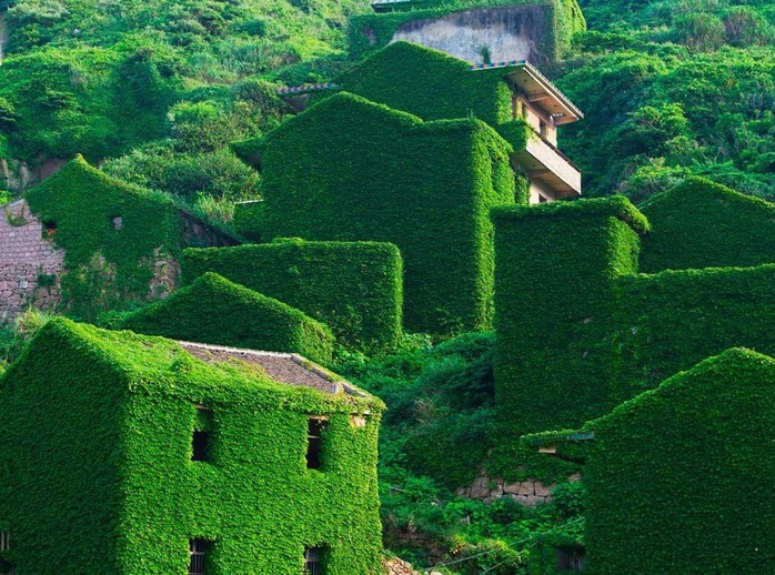 Ngôi làng bỏ hoang hóa như xứ sở cổ tích - Ảnh 5.