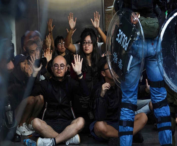 Hồng Kông: Biểu tình chưa hạ nhiệt, giao thông hỗn loạn - Ảnh 3.