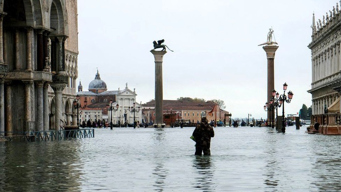 Cận cảnh dân Venice lóp ngóp trong dấu ấn vĩnh viễn - Ảnh 3.