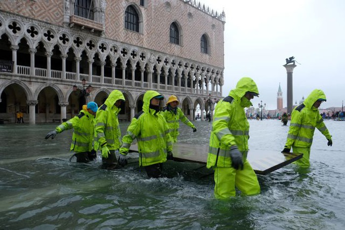 Cận cảnh dân Venice lóp ngóp trong dấu ấn vĩnh viễn - Ảnh 12.