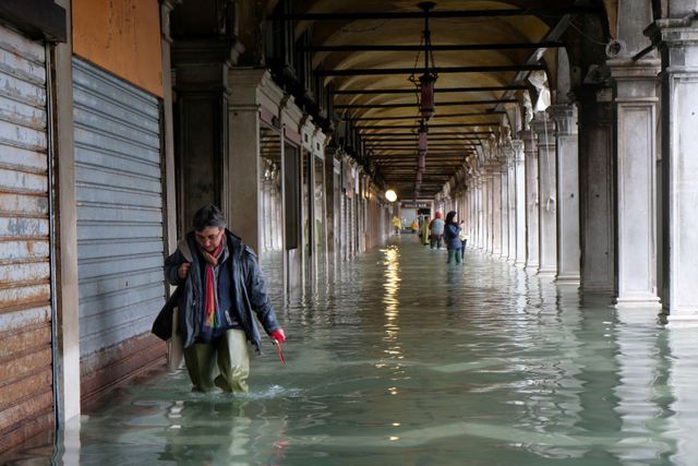 Cận cảnh dân Venice lóp ngóp trong dấu ấn vĩnh viễn - Ảnh 13.