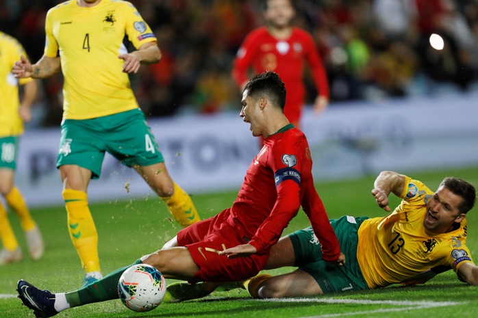 Ronaldo lập hat-trick giúp Bồ Đào Nha đè bẹp Lithuania - Ảnh 6.