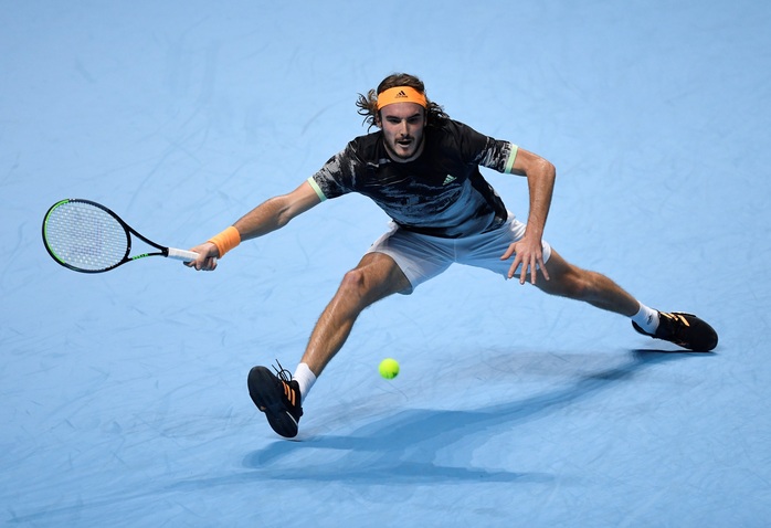 Clip Tsitsipas lần đầu dự giải và đăng quang ATP Finals 2019 - Ảnh 1.