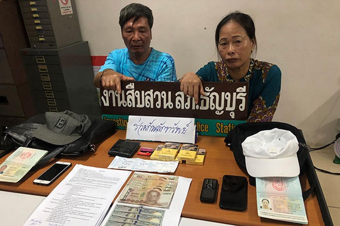 Hai người Việt móc túi bị bắt tại Thái Lan - Ảnh 1.