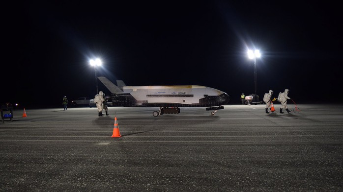 Mỹ đẩy mạnh chương trình không gian với UAV và tàu con thoi bí mật - Ảnh 2.