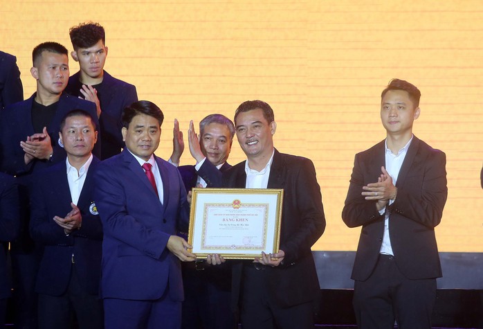 Quang Hải cùng CLB Hà Nội rạng ngời trong ngày vinh danh, đón nhận Huân chương Lao động hạng Ba - Ảnh 4.