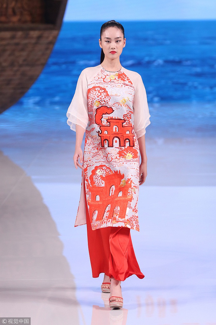 Công chúng phẫn nộ nhà thiết kế Trung Quốc nhận vơ áo dài Việt - Ảnh 8.