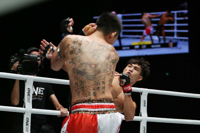 Nguyễn Trần Duy Nhất hạ knock-out dễ dàng nhà vô địch Nhật Bản - Ảnh 2.
