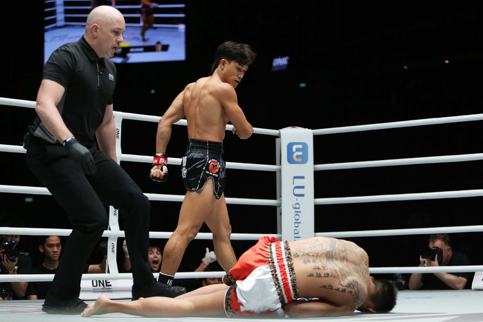 Nguyễn Trần Duy Nhất hạ knock-out dễ dàng nhà vô địch Nhật Bản - Ảnh 3.