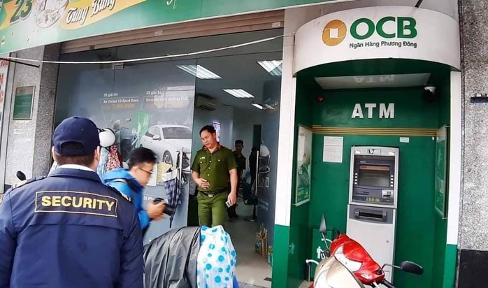 Truy tìm kẻ gian đột nhập trụ ATM ở Đà Nẵng lúc rạng sáng - Ảnh 1.