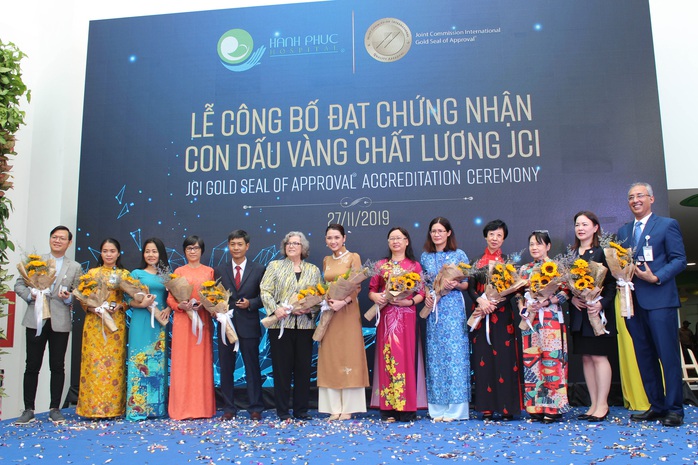 Bệnh viện sản-nhi đầu tiên Việt Nam đạt chứng nhận quốc tế về an toàn người bệnh - Ảnh 1.