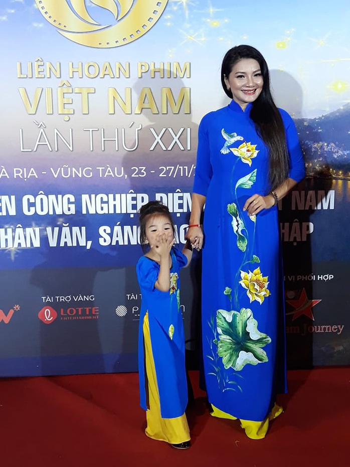 Lan Phương, Ngọc Ánh, Thanh Thuý đọ sắc trên thảm đỏ liên hoan phim - Ảnh 6.