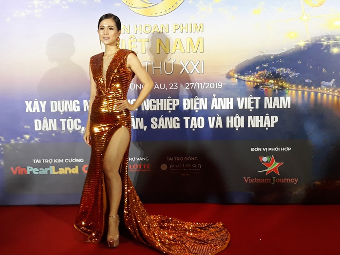 Lan Phương, Ngọc Ánh, Thanh Thuý đọ sắc trên thảm đỏ liên hoan phim - Ảnh 7.