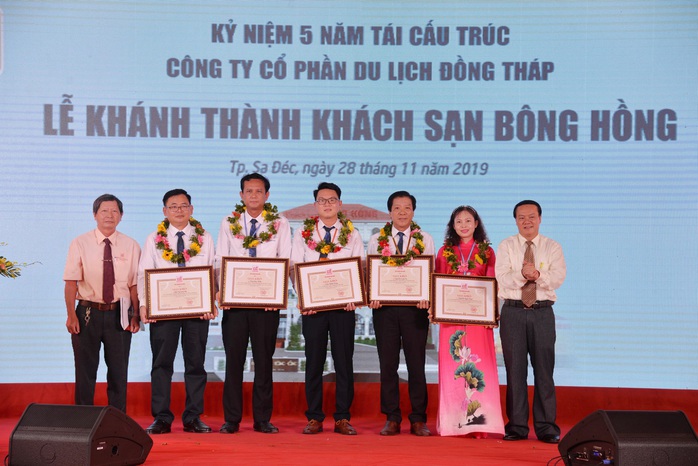 Sao Mai thành cánh chim đầu đàn du lịch đất sen hồng - Ảnh 3.