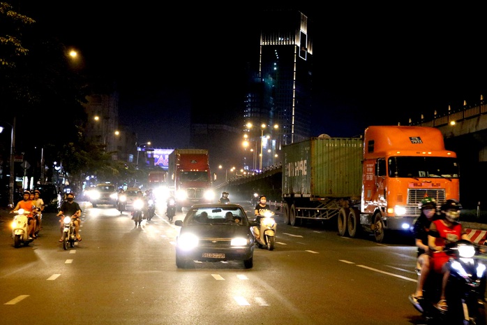Lùng bắt xe tải nặng chạy đường cấm khu nội đô TP HCM - Ảnh 1.