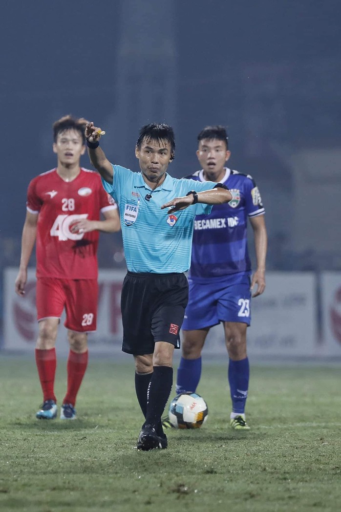 Tổng kết V-League 2019: Không có VAR, loạn trọng tài - Ảnh 1.