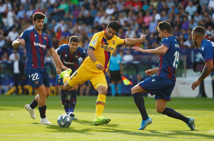 Levante tạo địa chấn, Barcelona may mắn không mất ngôi La Liga - Ảnh 2.