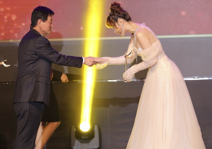Minh Hằng nhận giải Mai Vàng của Hàn Quốc - Ảnh 2.