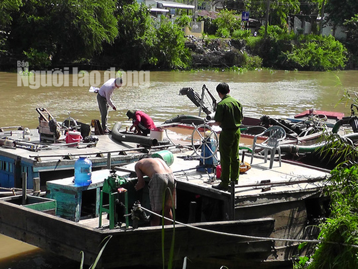 Truy quét “cát tặc” lộng hành trong đêm, bắt 4 đối tượng - Ảnh 2.