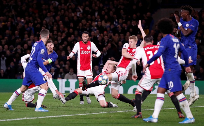 Trọng tài xuống tay 2 thẻ đỏ, Chelsea cầm hòa Ajax 8 bàn thắng - Ảnh 6.
