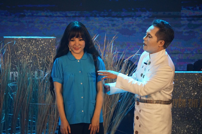 NSND Hồng Vân hóa thân hồn ma nghệ sĩ trong live show Thúy Nga - Ảnh 4.