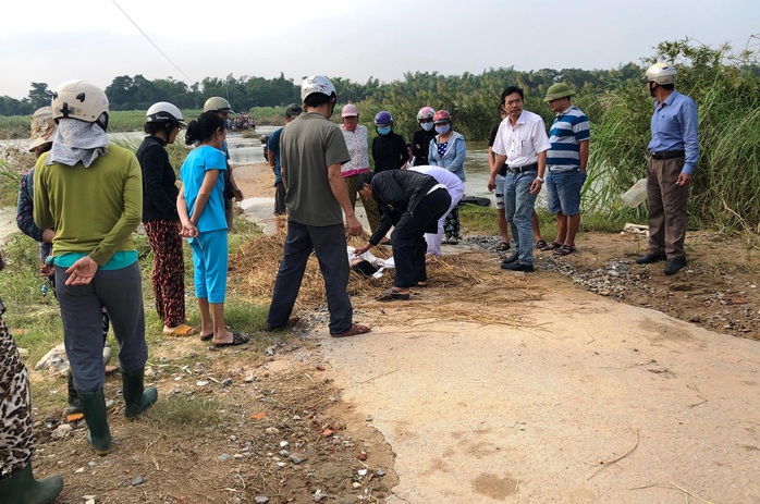 Chính quyền địa phương cấm đò vô cảm, người dân liều mình lội sông chết đuối thương tâm - Ảnh 3.