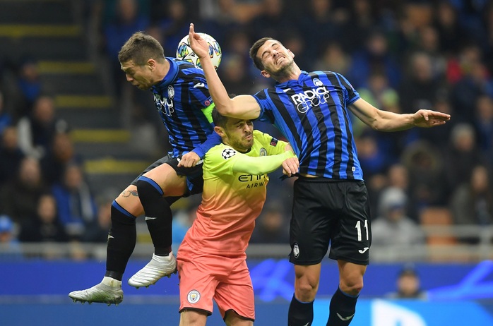 Dùng hậu vệ làm thủ môn, Man City lần đầu mất điểm tại Champions League - Ảnh 1.