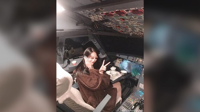 Phi công bị truy tố vì để bạn gái lái máy bay chở khách - Ảnh 2.