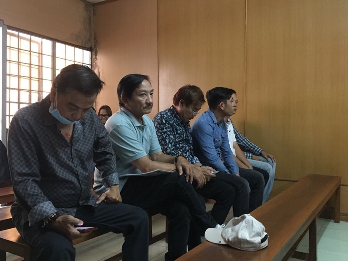 Chủ tọa phiên tòa đưa ra nhiều chứng cứ buộc tội nghệ sĩ hài Hồng Tơ - Ảnh 1.