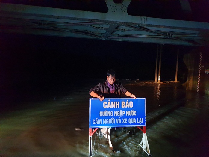 Lo ngại bão số 6 giật mạnh, Phú Yên, Bình Định cho học sinh nghỉ học - Ảnh 2.