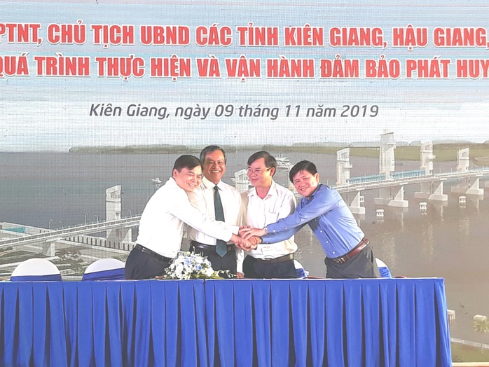 Phát động phong trào thi đua xây cống ngăn mặn lớn nhất miền Tây - Ảnh 1. Phát động phong trào thi đua xây cống ngăn mặn lớn nhất miền Tây - Ảnh 1.