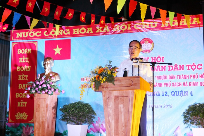 Bí thư Nguyễn Thiện Nhân dự ngày hội đại đoàn kết toàn dân tộc ở quận 4 - Ảnh 1.