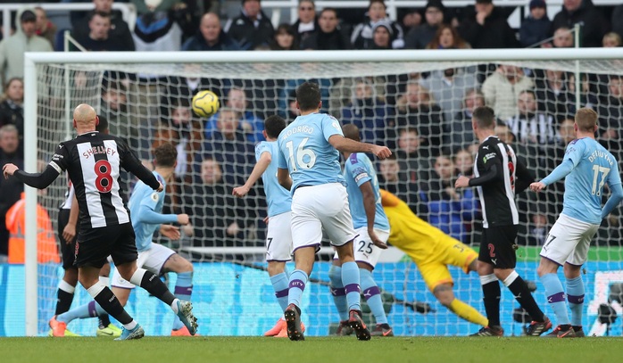 Jonjo Shelvey-crop