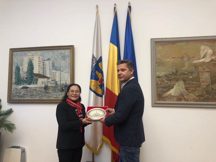 Đoàn đại biểu HĐND TP HCM thăm và làm việc tại Romania - Ảnh 1.