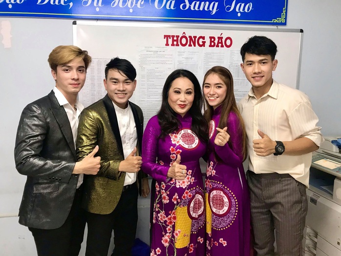 Nghệ sĩ Thanh Hằng xúc động vì học sinh yêu dân ca - Ảnh 3.