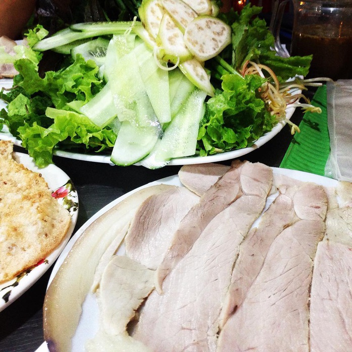 4 địa chỉ bánh tráng thịt heo ngon ở Đà Nẵng - Ảnh 7.
