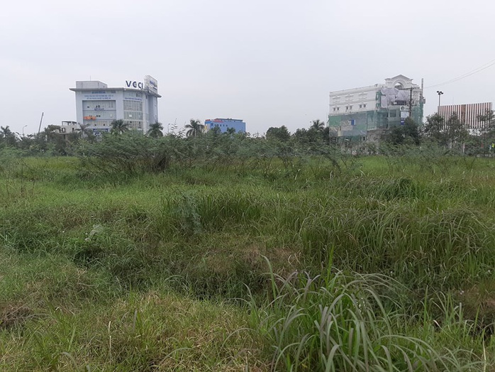 Cận cảnh khu “đất vàng” xây dựng trụ sở ngàn tỉ bỏ hoang của tỉnh nghèo Nghệ An - Ảnh 3.