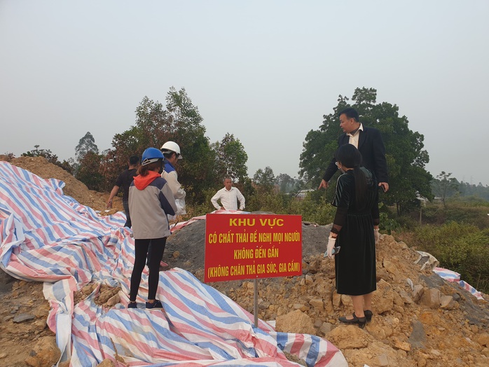 Vụ đổ chất thải nguy hại ở Hà Nội: Chủ tịch HĐQT hợp tác xã Môi trường xanh là chủ mưu - Ảnh 1.