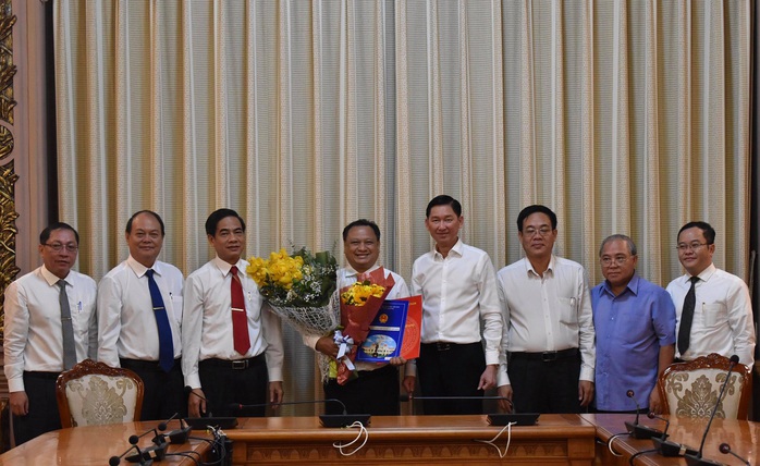 Ông Trần Phi Long chính thức làm Chủ tịch UBND quận 11- TP HCM - Ảnh 2.