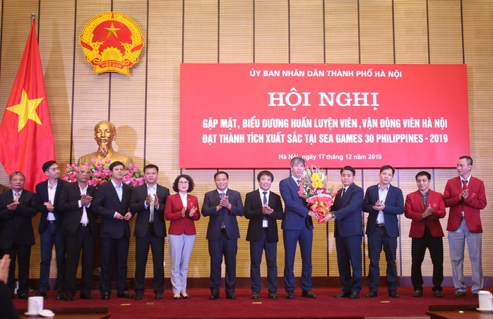 Hà Nội thưởng hơn 6,2 tỉ đồng cho HLV, VĐV SEA Games - Ảnh 1.