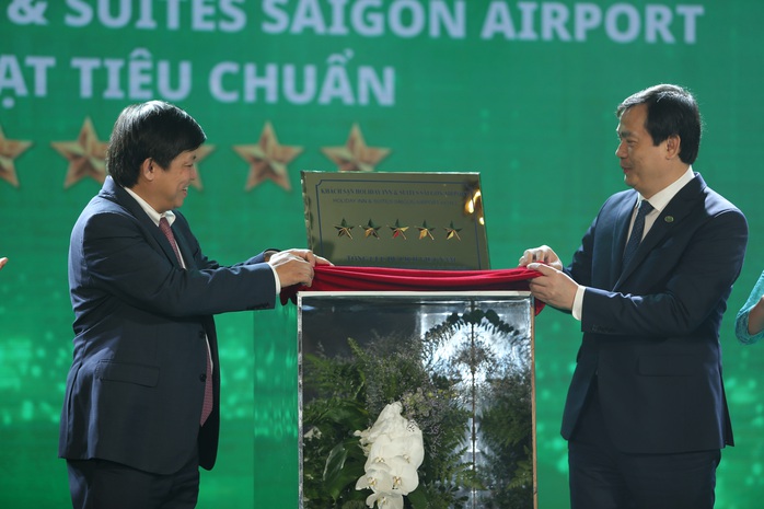 Khách sạn Holiday Inn & Suites đạt chứng nhận khách sạn 5 sao. - Ảnh 2. Khách sạn Holiday Inn & Suites đạt chứng nhận khách sạn 5 sao. - Ảnh 2.