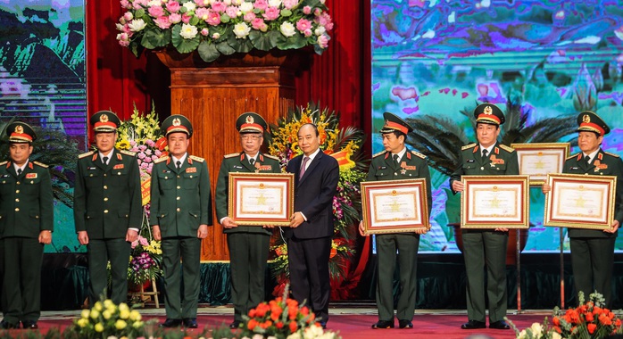 Thủ tướng: Bảo vệ Tổ quốc tuyệt đối không để bị động, bất ngờ - Ảnh 12.